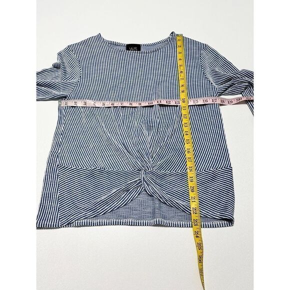 Anthropologie W5 Textured Striped‎ Knotted Front Top Blue White Size Medium - Picture 6 of 9